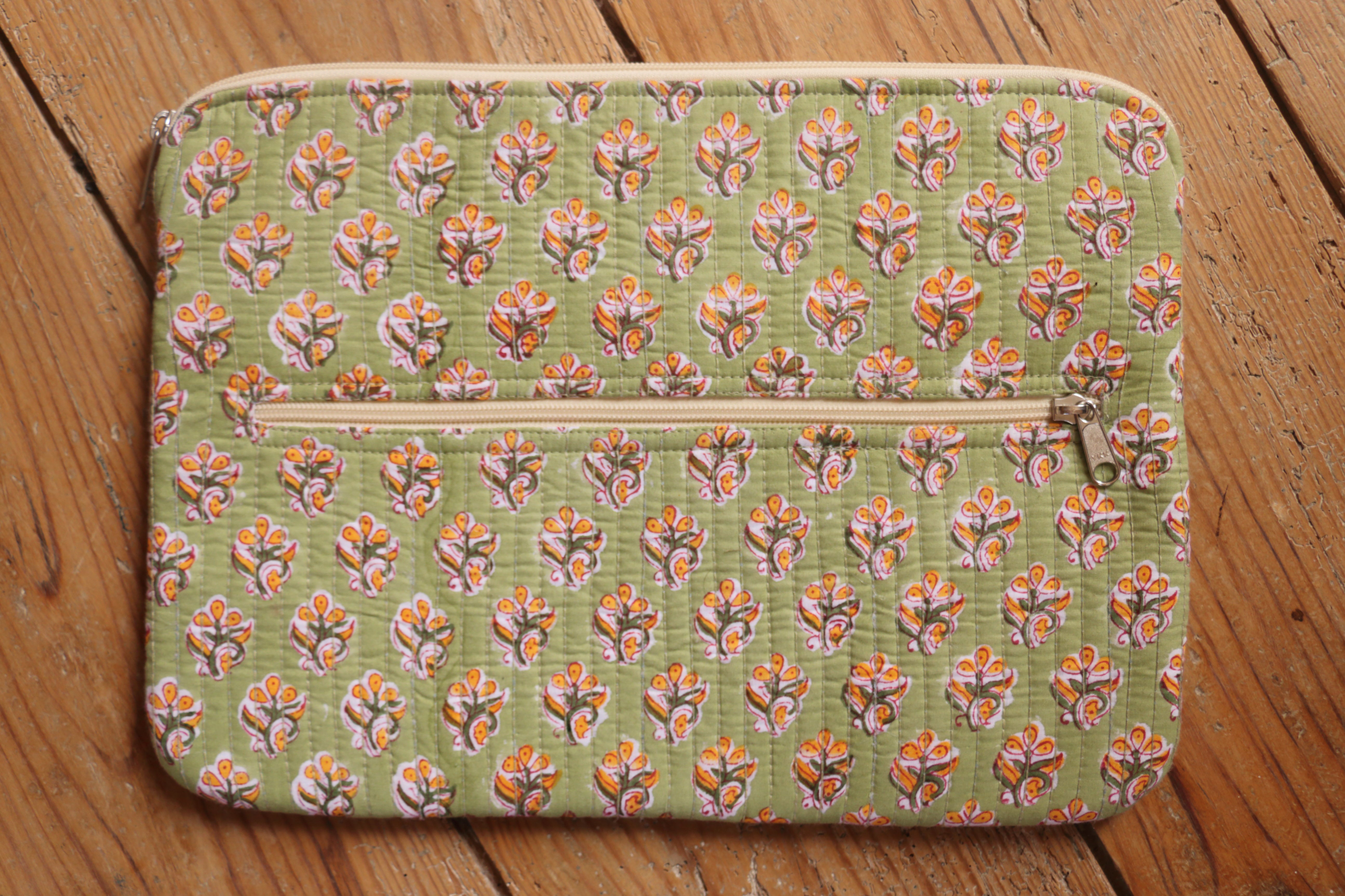 Soft Green Mani Pouch